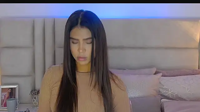 HaileyBaldwin online show from February 2025 08:19:01 PM