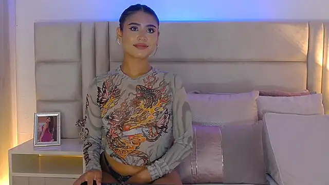 HaileyBaldwin online show from February 2025 10:02:02 PM