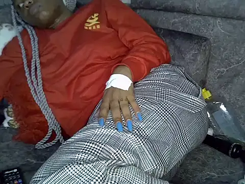 Snapshot of Hot-zeenah chatting on December 2024 08:43:01 PM Hot-zeenah online show from December 2024 08:43:01 PM