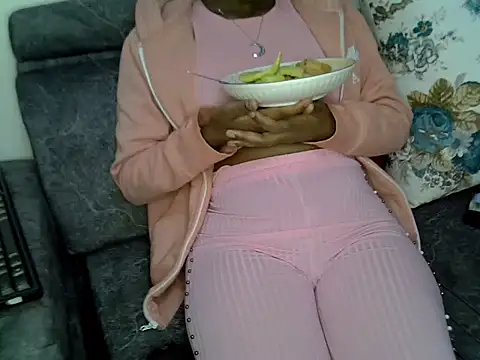 Snapshot of Hot-zeenah chatting on January 2025 01:06:01 AM Hot-zeenah online show from January 2025 01:06:01 AM