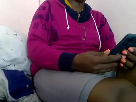 Snapshot of Hot-zeenah chatting on September 2025 05:25:01 PM Hot-zeenah online show from September 2025 05:25:01 PM