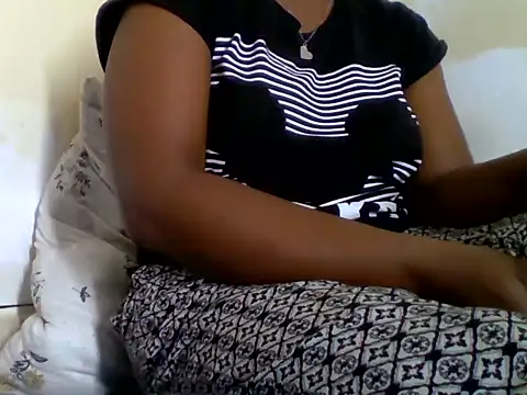 Snapshot of Hot-zeenah chatting on October 2025 06:52:01 PM Hot-zeenah online show from October 2025 06:52:01 PM