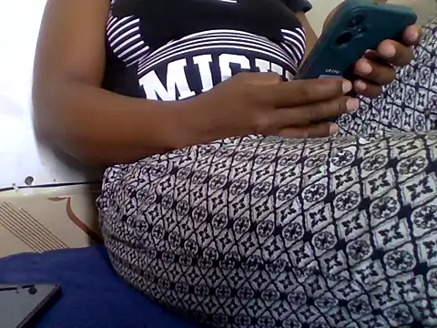 Snapshot of Hot-zeenah chatting on November 2025 06:18:01 PM Hot-zeenah online show from November 2025 06:18:01 PM