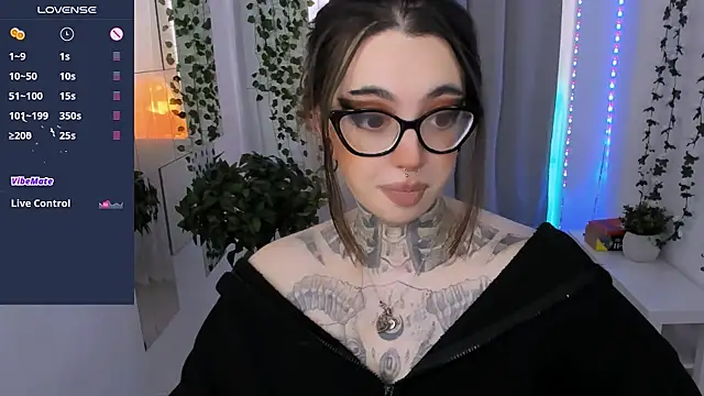 Snapshot of Dixi_Pixi_ chatting on May 2026 05:45:01 AM Dixi Pixi online show from May 2026 05:45:01 AM