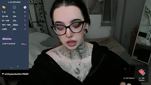 Snapshot of Dixi_Pixi_ chatting on June 2026 06:42:02 AM Dixi Pixi online show from June 2026 06:42:02 AM