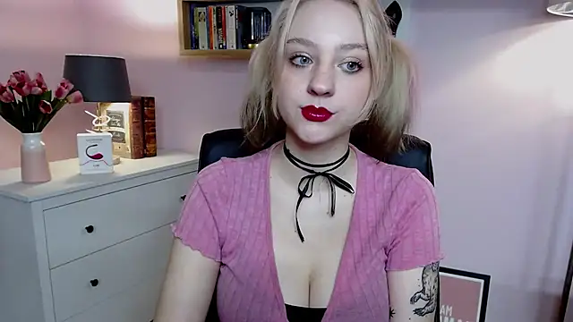 MadelineLust online show from December 2024 07:44:02 AM