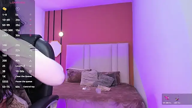 Chloe fischer  online show from April 2026 03:57:01 PM