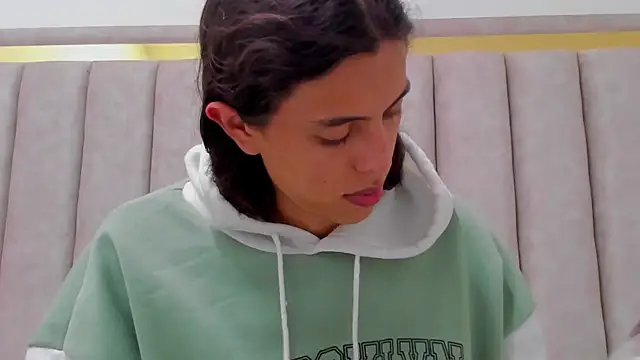 FreyaMoller online show from October 2025 06:26:02 PM