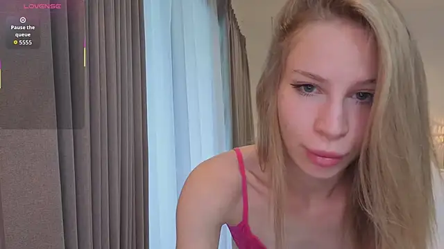 Elis Fox online show from December 2025 11:11:01 PM