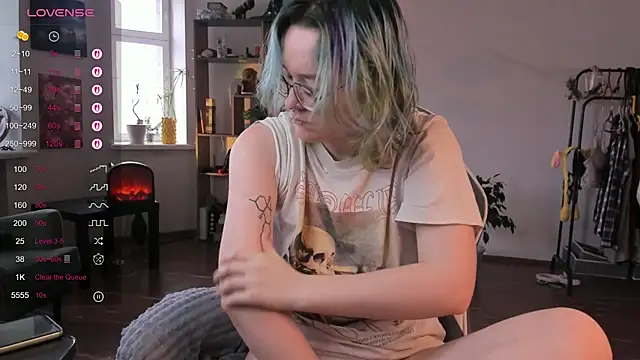 Snapshot of alisahug chatting on October 2025 04:42:01 AM alisahug online show from October 2025 04:42:01 AM