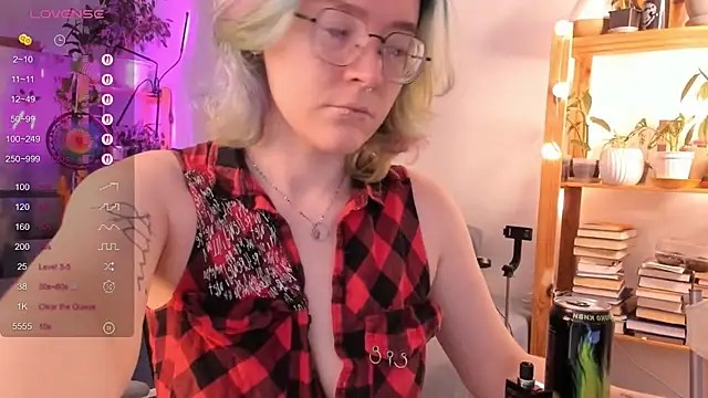 Snapshot of alisahug chatting on October 2025 07:55:02 AM alisahug online show from October 2025 07:55:02 AM