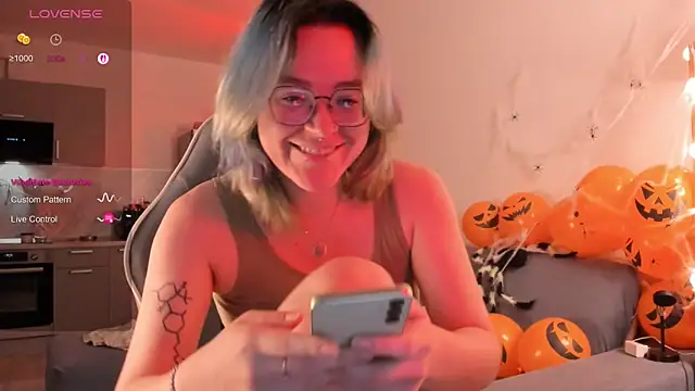 Snapshot of alisahug chatting on October 2025 07:38:02 AM alisahug online show from October 2025 07:38:02 AM