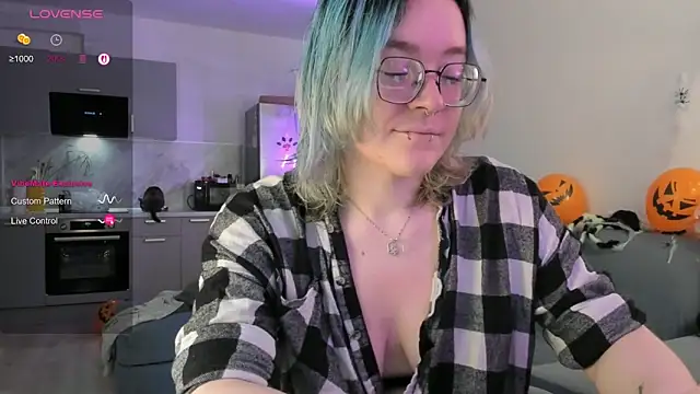 Snapshot of alisahug chatting on October 2025 08:07:01 AM alisahug online show from October 2025 08:07:01 AM