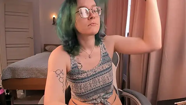 alisahug online show from November 2025 06:35:01 AM