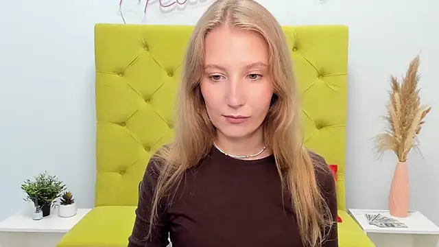 LolaWilsons online show from June 2026 06:20:01 AM