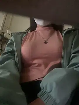 Snapshot of Tuongvy05 chatting on January 2025 02:37:01 PM Tuongvy05 online show from January 2025 02:37:01 PM