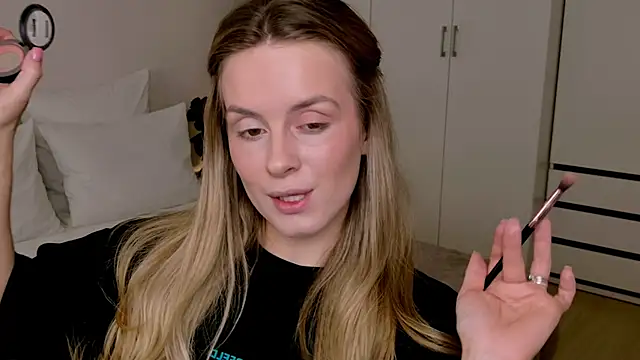 RozzitaBedberry online show from February 2026 05:00:02 PM