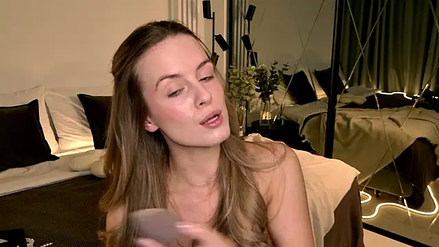 RozzitaBedberry online show from March 2026 01:05:01 PM