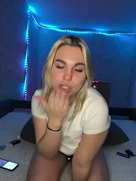 Snapshot of Evaaa_Babiesss chatting on December 2024 06:12:01 PM Evaaa Babiesss online show from December 2024 06:12:01 PM
