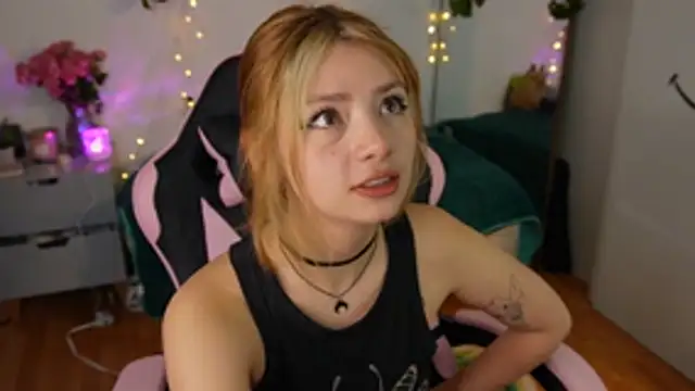 Snapshot of ari_kat chatting on July 2026 01:30:02 AM ari kat online show from July 2026 01:30:02 AM