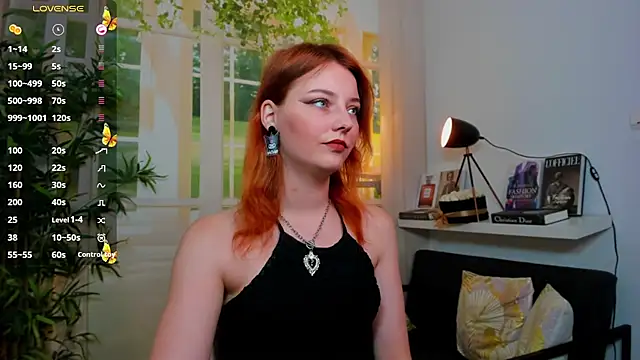 pretty little thing online show from September 2025 02:10:01 PM