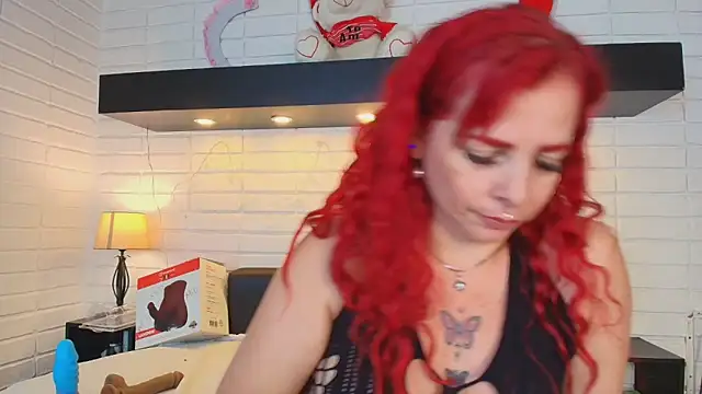 Snapshot of HannaBrave chatting on February 2025 02:44:01 PM HannaBrave online show from February 2025 02:44:01 PM