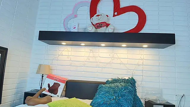 Snapshot of HannaBrave chatting on March 2025 12:33:02 PM HannaBrave online show from March 2025 12:33:02 PM