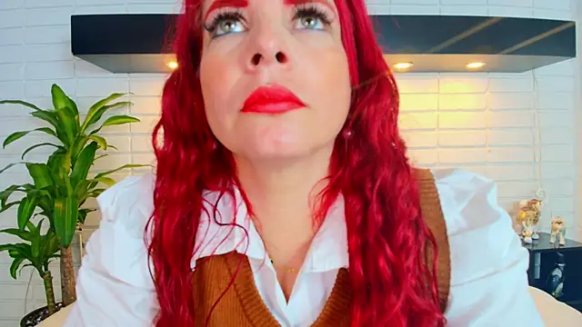 Snapshot of HannaBrave chatting on October 2025 12:06:02 PM HannaBrave online show from October 2025 12:06:02 PM