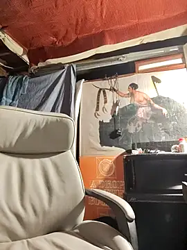 Gillygilly76 online show from October 2025 04:36:01 AM