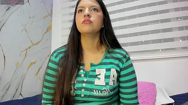 Sophie Petit online show from December 2024 12:22:01 PM