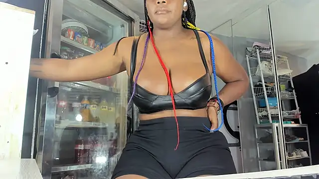 Snapshot of MAREIA_25 chatting on December 2024 01:44:01 PM MAREIA 25 online show from December 2024 01:44:01 PM
