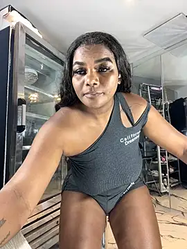 Snapshot of MAREIA_25 chatting on December 2024 01:17:02 PM MAREIA 25 online show from December 2024 01:17:02 PM