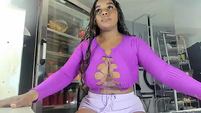 Snapshot of MAREIA_25 chatting on January 2025 09:50:01 PM MAREIA 25 online show from January 2025 09:50:01 PM