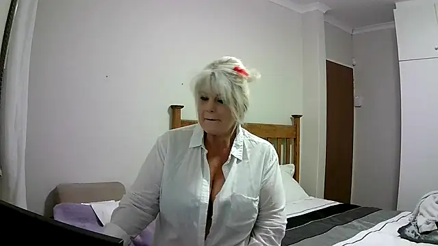 Miahotmilf online show from December 2024 07:44:01 PM