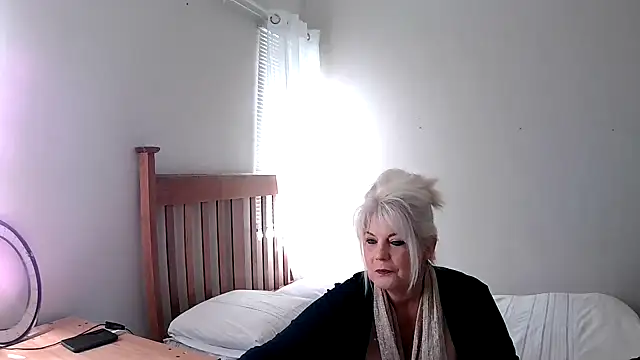 Miahotmilf online show from February 2025 01:42:02 PM