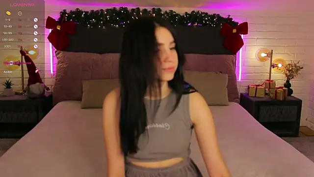 Snapshot of Dina_Foxxx chatting on December 2024 01:32:02 PM Dina Foxxx online show from December 2024 01:32:02 PM