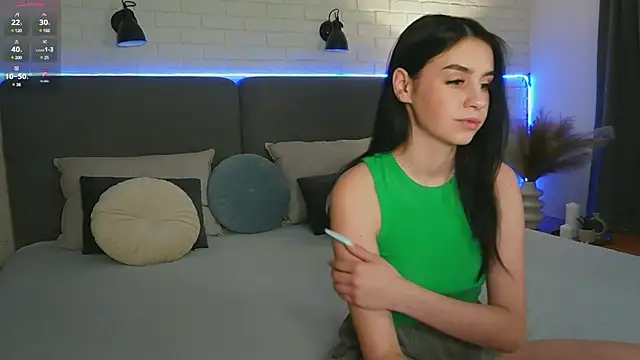 Snapshot of Dina_Foxxx chatting on February 2025 01:30:02 PM Dina Foxxx online show from February 2025 01:30:02 PM