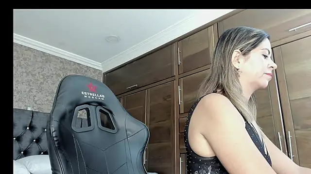 stella xue online show from January 2025 08:11:02 PM