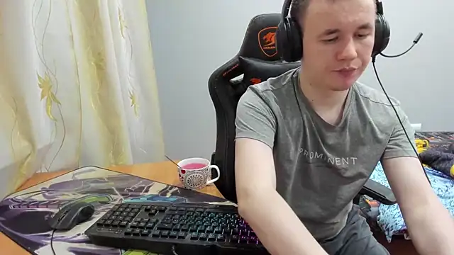 iliaskrislove online show from October 2025 04:07:02 PM