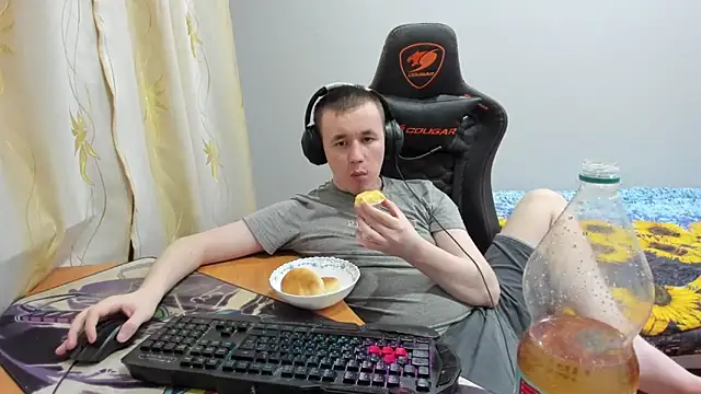 iliaskrislove online show from October 2025 04:19:01 PM