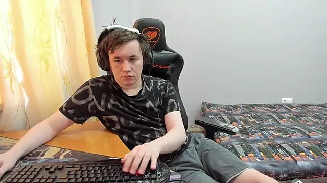 iliaskrislove online show from March 2026 12:31:02 PM