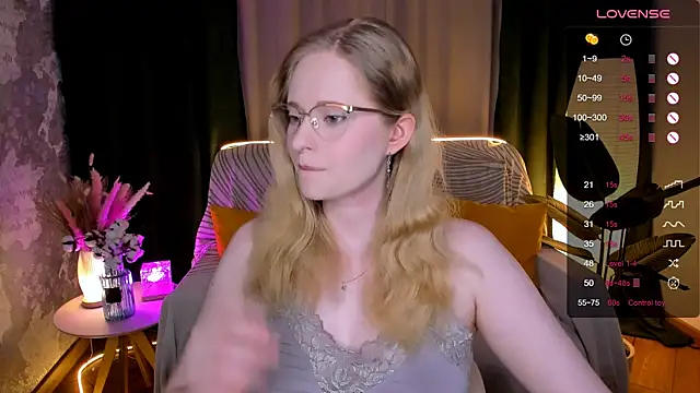 Aemilia  online show from November 2025 08:25:02 AM