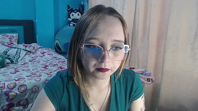 Liaroberts1 online show from March 2025 11:51:01 AM