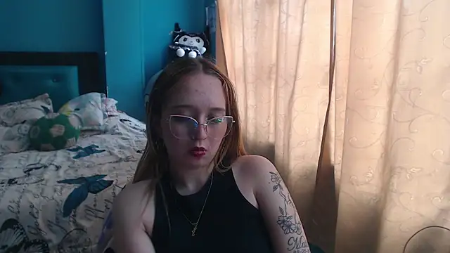 Liaroberts1 online show from March 2025 06:01:02 PM