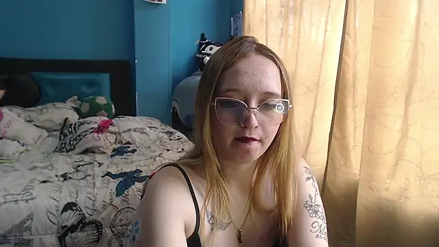 Liaroberts1 online show from March 2025 06:18:01 PM