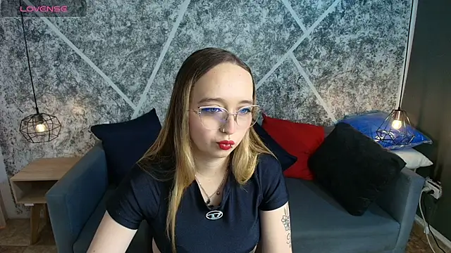 Snapshot of Liaroberts1 chatting on June 2026 02:01:01 PM Liaroberts1 online show from June 2026 02:01:01 PM