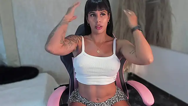 Snapshot of Cleopatra_Fit chatting on January 2025 06:33:02 PM Cleopatra Fit online show from January 2025 06:33:02 PM