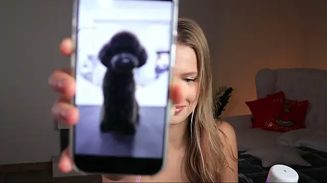 ella twinkl online show from December 2025 06:38:01 PM