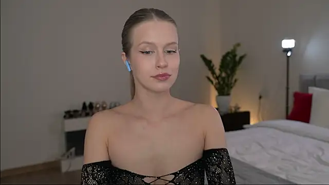 Snapshot of ella_twinkl chatting on May 2026 06:46:02 PM ella twinkl online show from May 2026 06:46:02 PM