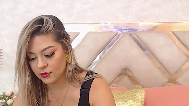 Snapshot of JoannaStanford chatting on January 2025 09:03:01 PM JoannaStanford online show from January 2025 09:03:01 PM